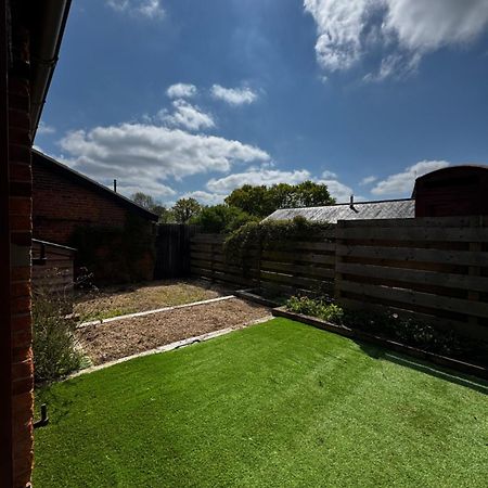 Brick Barn Villa Halstead  Eksteriør bilde